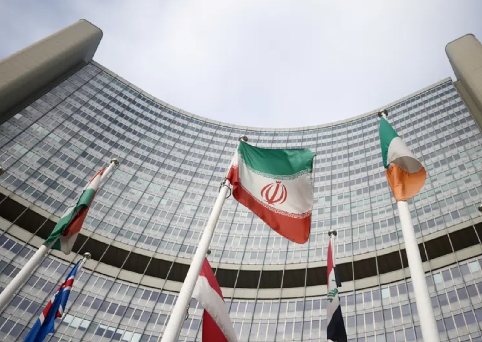 مسؤول إيراني لرويترز: مستعدون لإعادة فتح مضيق هرمز إذا خففت واشنطن الضغط العسكري ورفعت الحصار