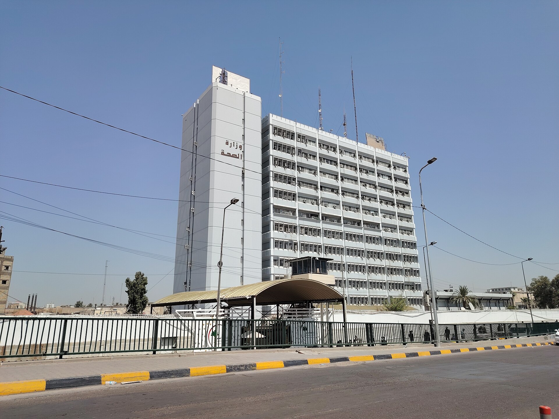 وزير الصحة: رئيس الوزراء يدعم حملة إعمار المستشفيات وتجهيز مواقع على نفقته الخاصة