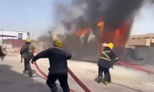 فرق الدفاع المدني تخمد حريقاً اندلع داخل كلية الإمام الكاظم في بغداد