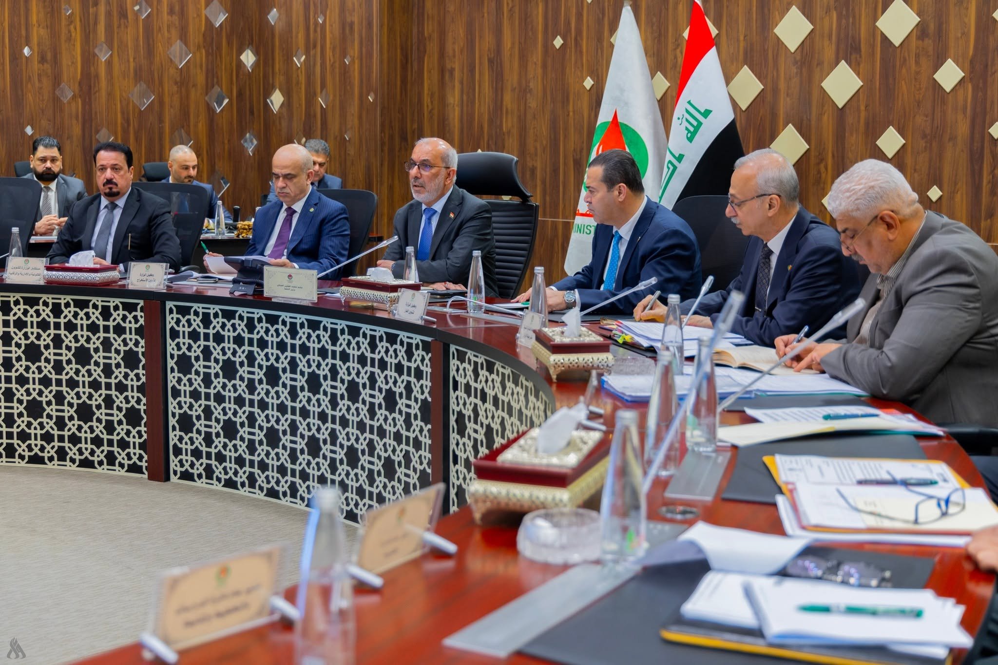 وزير النفط: العمل على مدار الساعة لتأمين احتياجات المواطنين من المشتقات النفطية