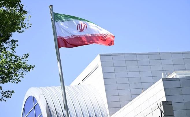 إيران تنفي التخطيط لرد عسكري بالمثل على القيود الجوية وتؤكد استمرار المفاوضات