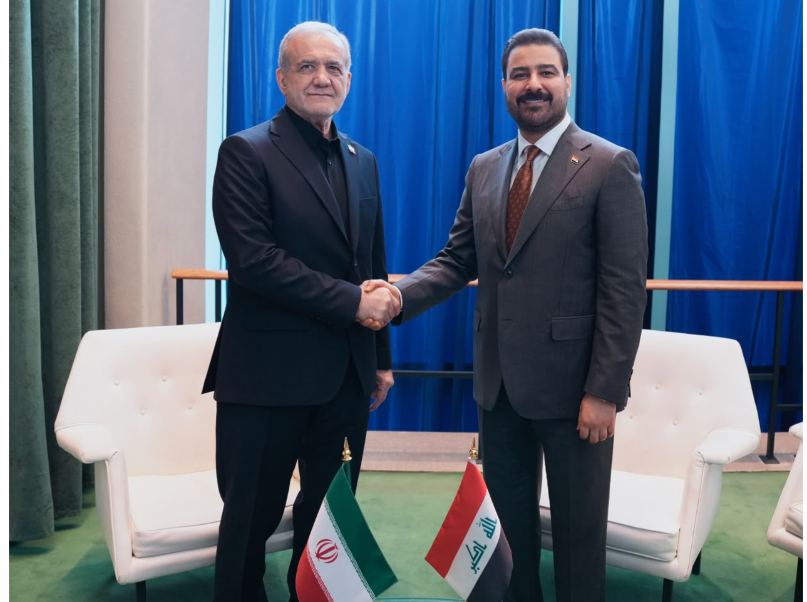 الزيدي والرئيس الإيراني يؤكدان أهمية تجنيب المنطقة اتساع دائرة التصعيد