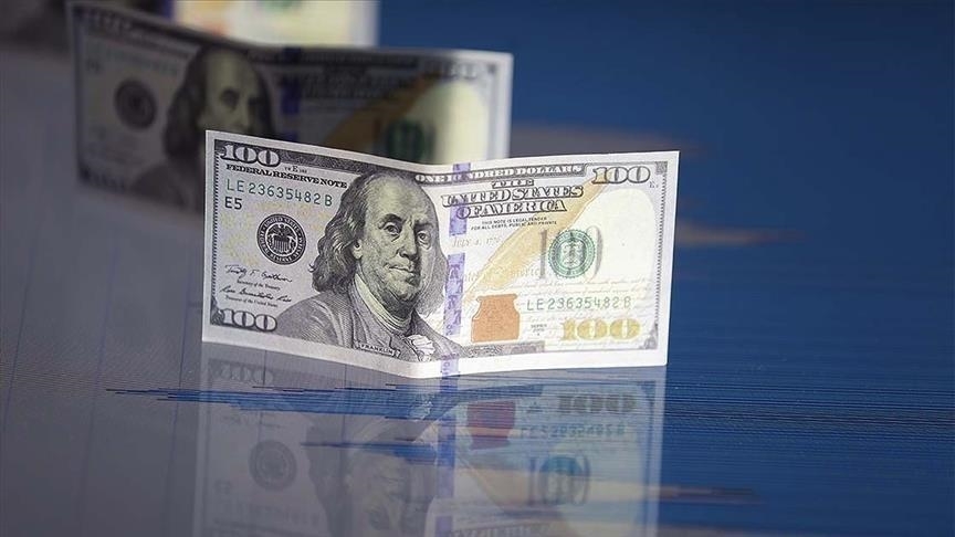 خبير يحذر من استمرار “تسعيرة الأزمة” للدولار في العراق