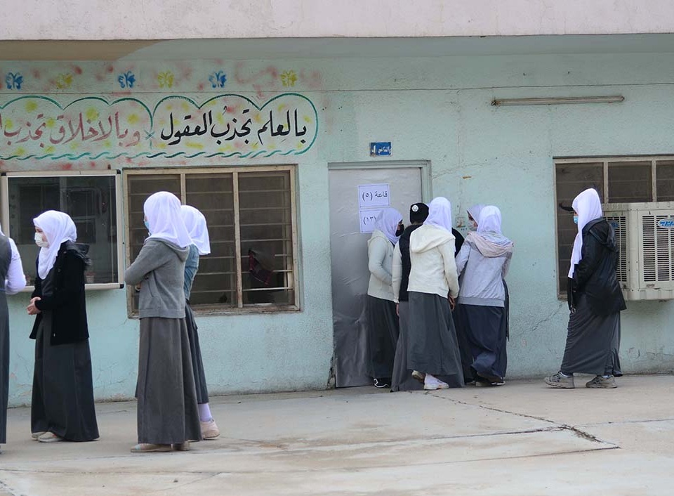 بعد رسوبها .. طالبة تحاول الانتحار بالقفز من سطح مدرسة في الخالص