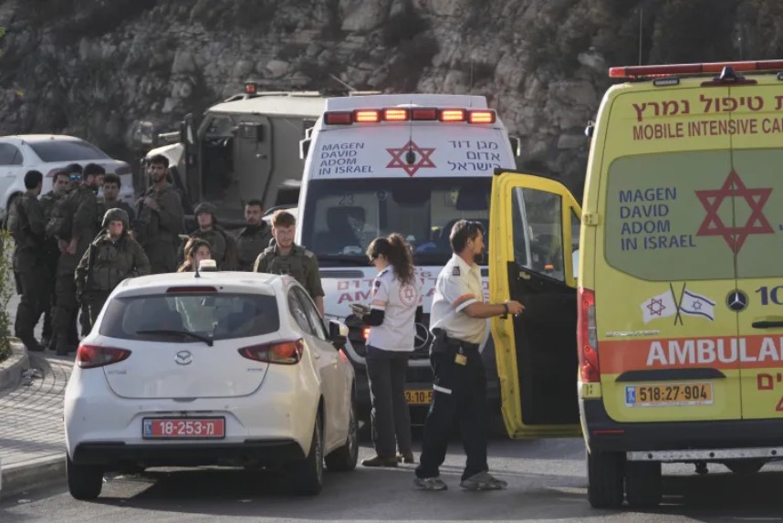الضفة الغربية.. مسلحان فلسطينيان يهاجمان نقطة اسرائيلية ويصيبان 6 جنود بحصيلة أولية