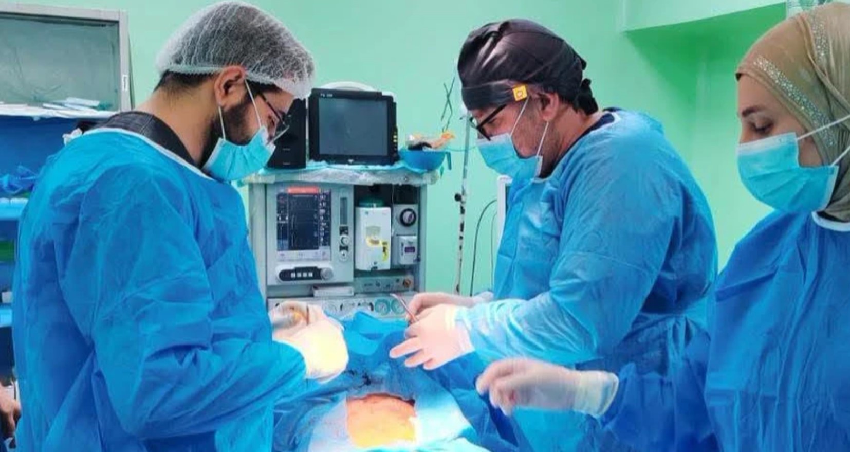 فريق طبي عراقي يستخرج 214 إبرة ودبوساً من بطن رجل