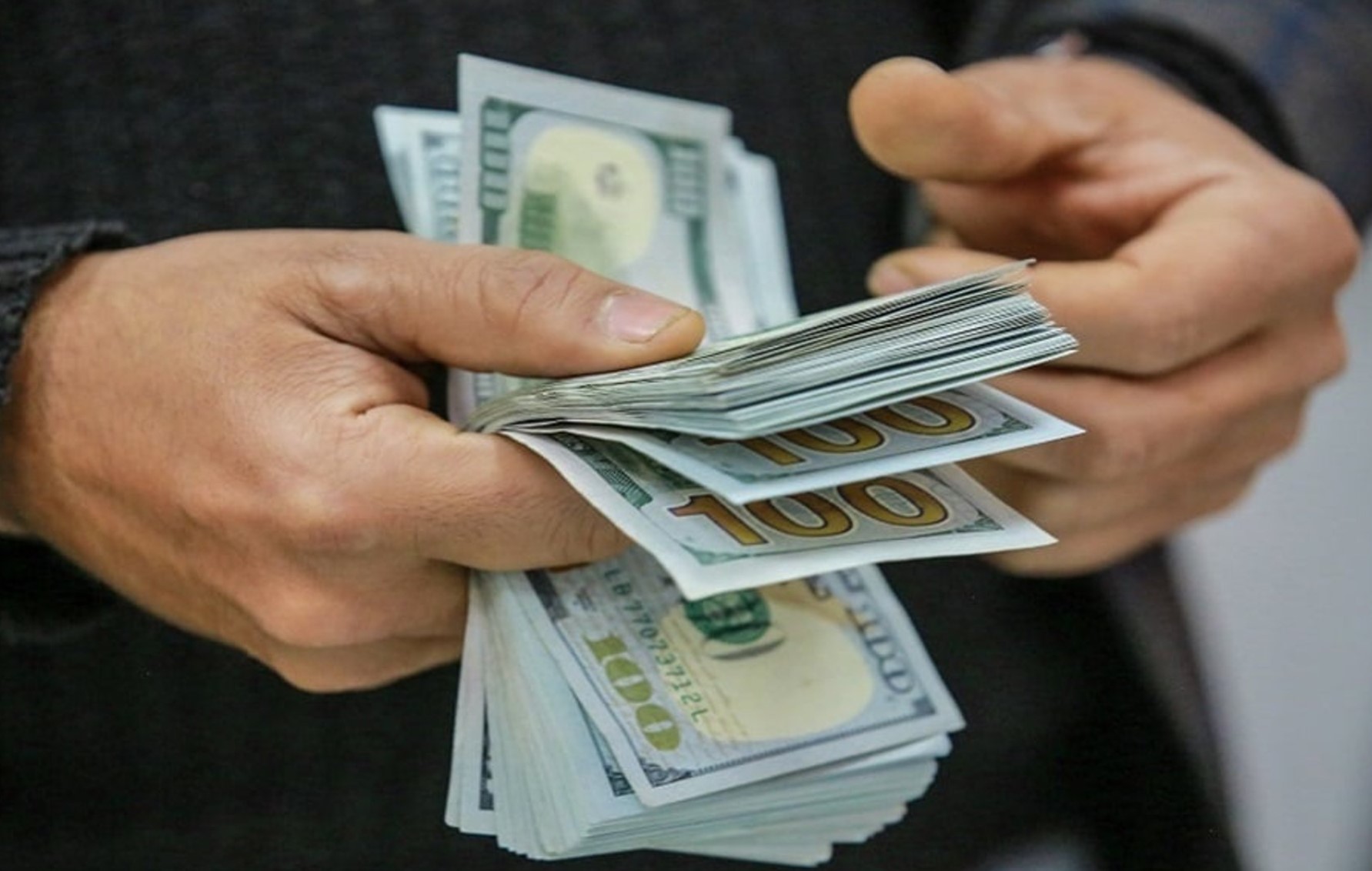 صعود جديد بالدولار لحدود 158.. قائمة صباحية بأسعار الصرف من بغداد وأربيل والبصرة
