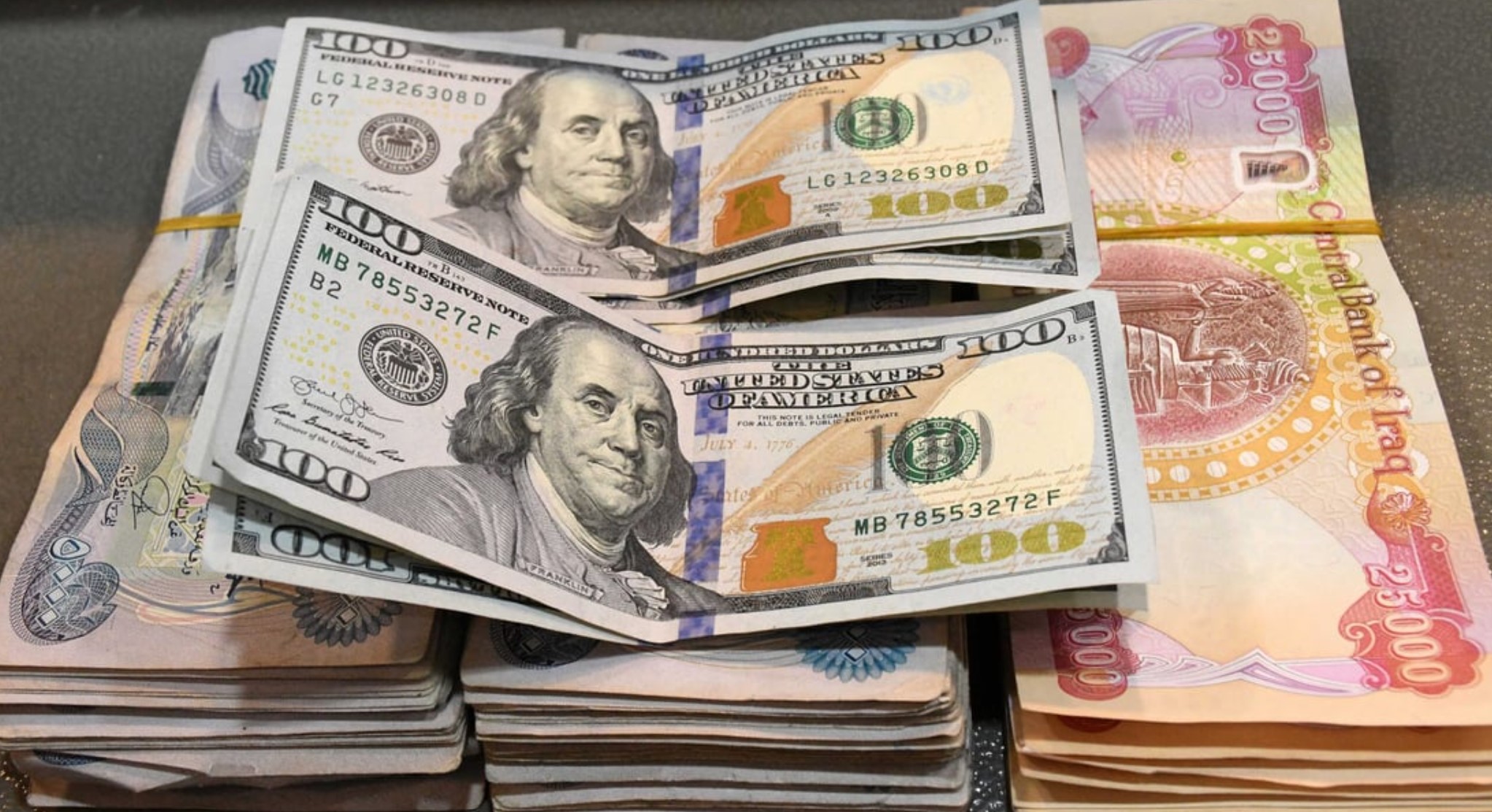 الدولار يتراجع مجدداً.. انخفاض بأسعار الصرف في بغداد وأربيل