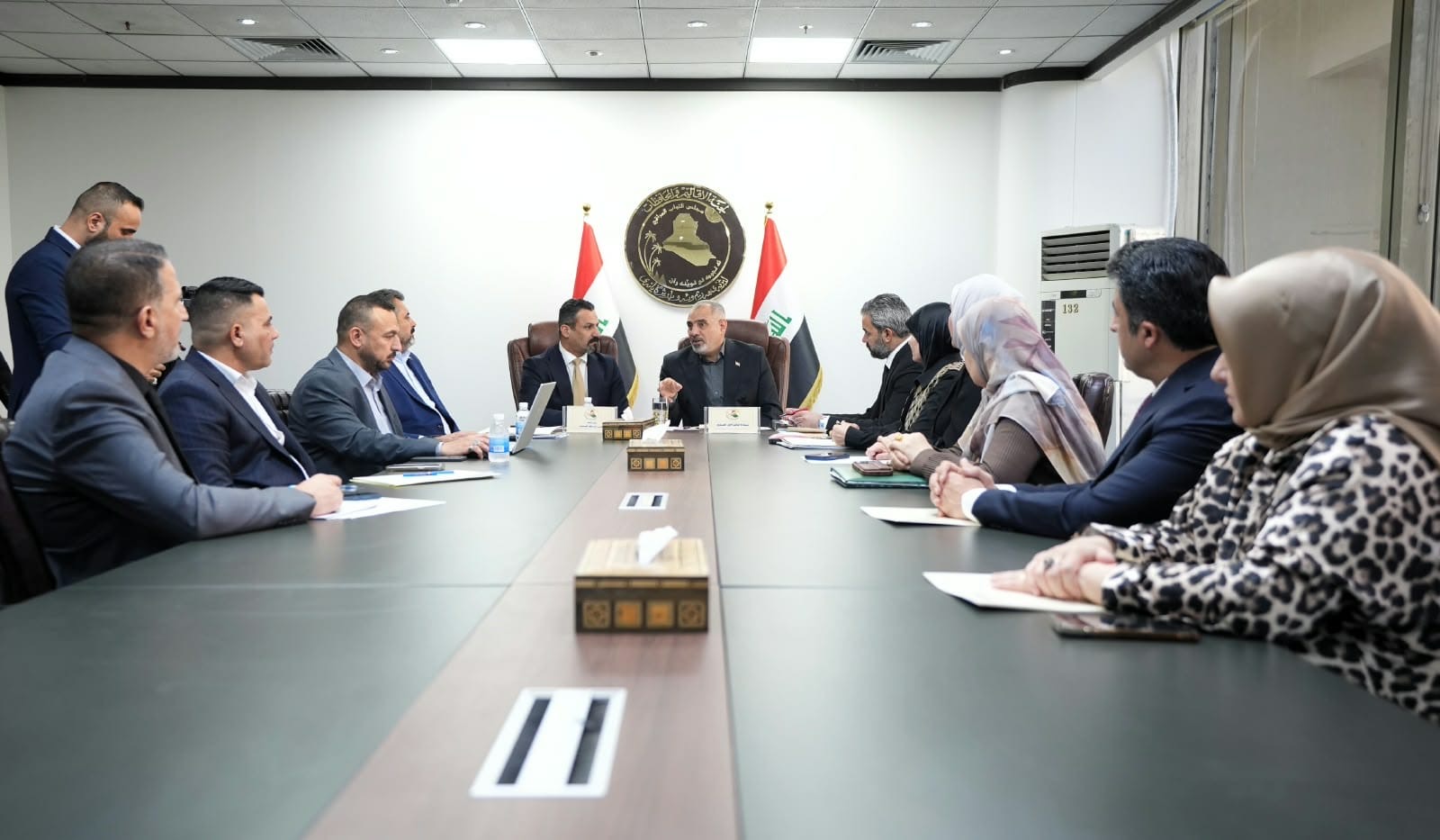 فيحان يوجّه بإعداد تقارير رقابية نصف سنوية لتقييم أداء الوزارات وتعزيز دور المحافظات