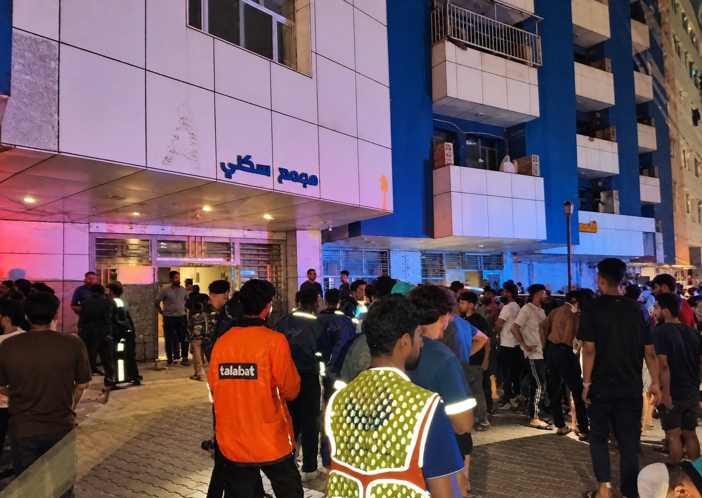 إخلاء عوائل وإخماد حريق بمجمع سكني في الكرادة دون إصابات