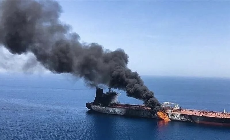 مقذوف يستهدف ناقلة نفط خارج مضيق هرمز والبحرية البريطانية تكشف التفاصيل