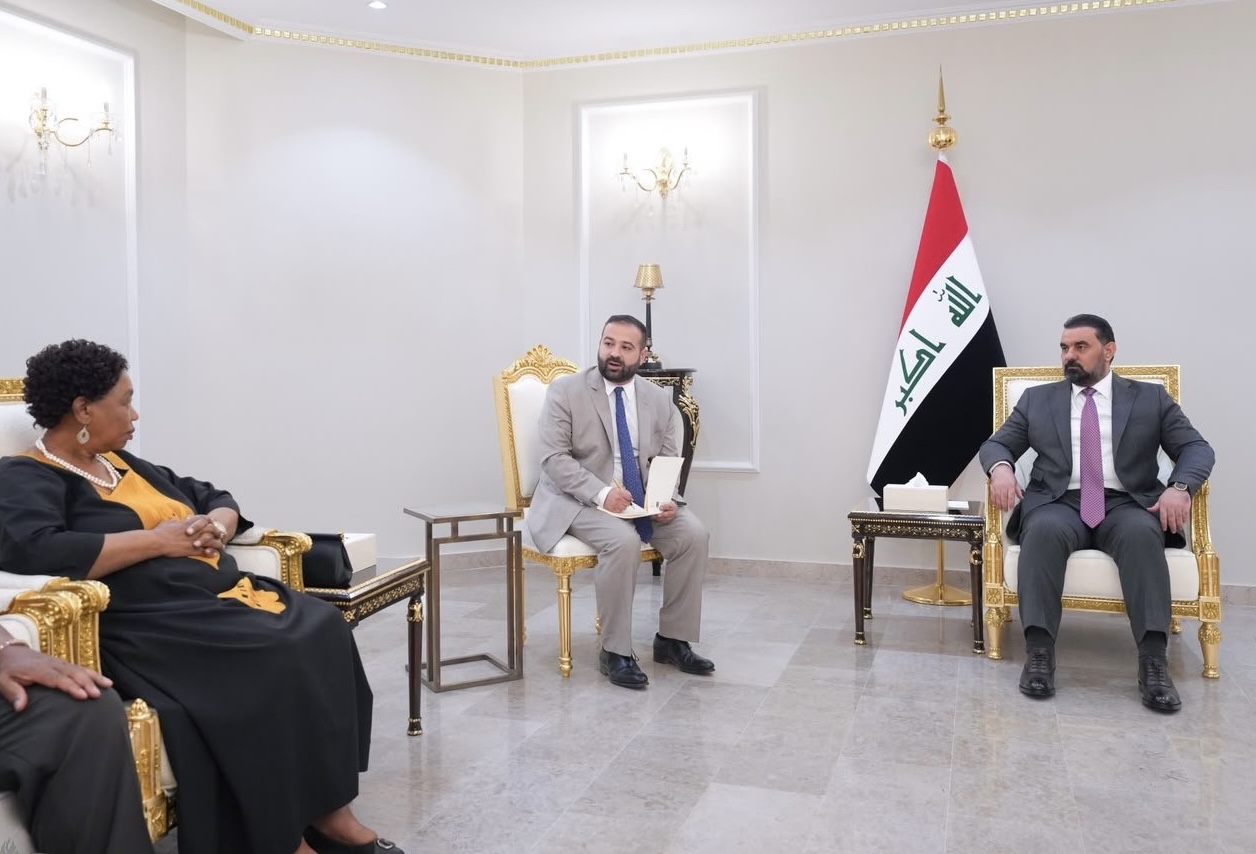 رئيس البرلمان يبحث مع وزيرة دفاع جنوب إفريقيا تعزيز التعاون المشترك وتوسيع آفاقه