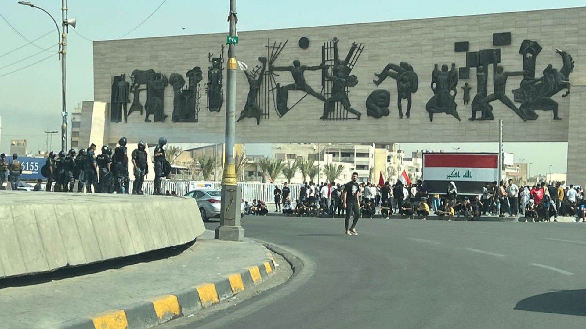 تنفيذا لأوامر الزيدي .. إجراءات لتأمين تظاهرات الغد السلمية في ساحة التحرير