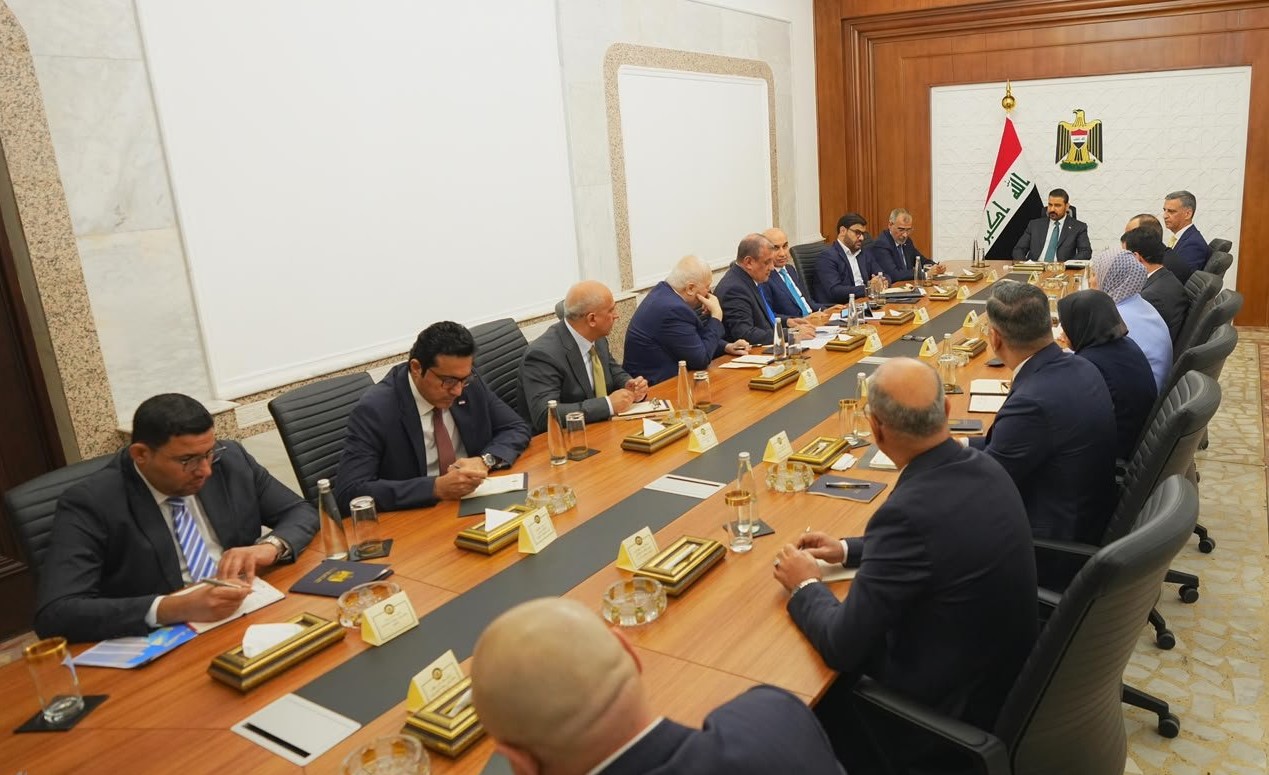 الزيدي يوجّه بحزمة من المبادرات لتنشيط الاقتصاد وتمويل المشاريع وإطلاق مستحقات المقاولين والمزارعين