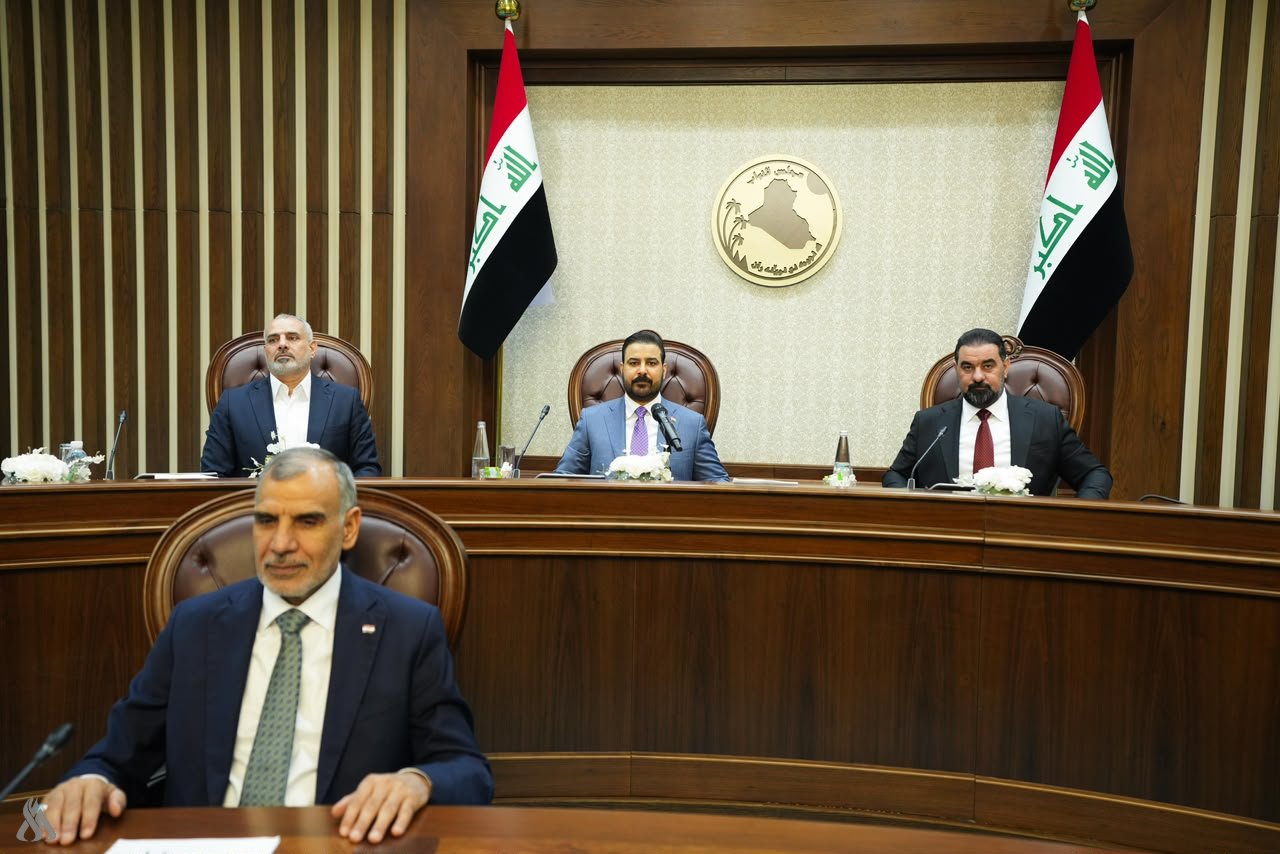 رئيس الوزراء: ستصلنا خلال أيام كميات جيدة من الدولار وسنضخها للتداول