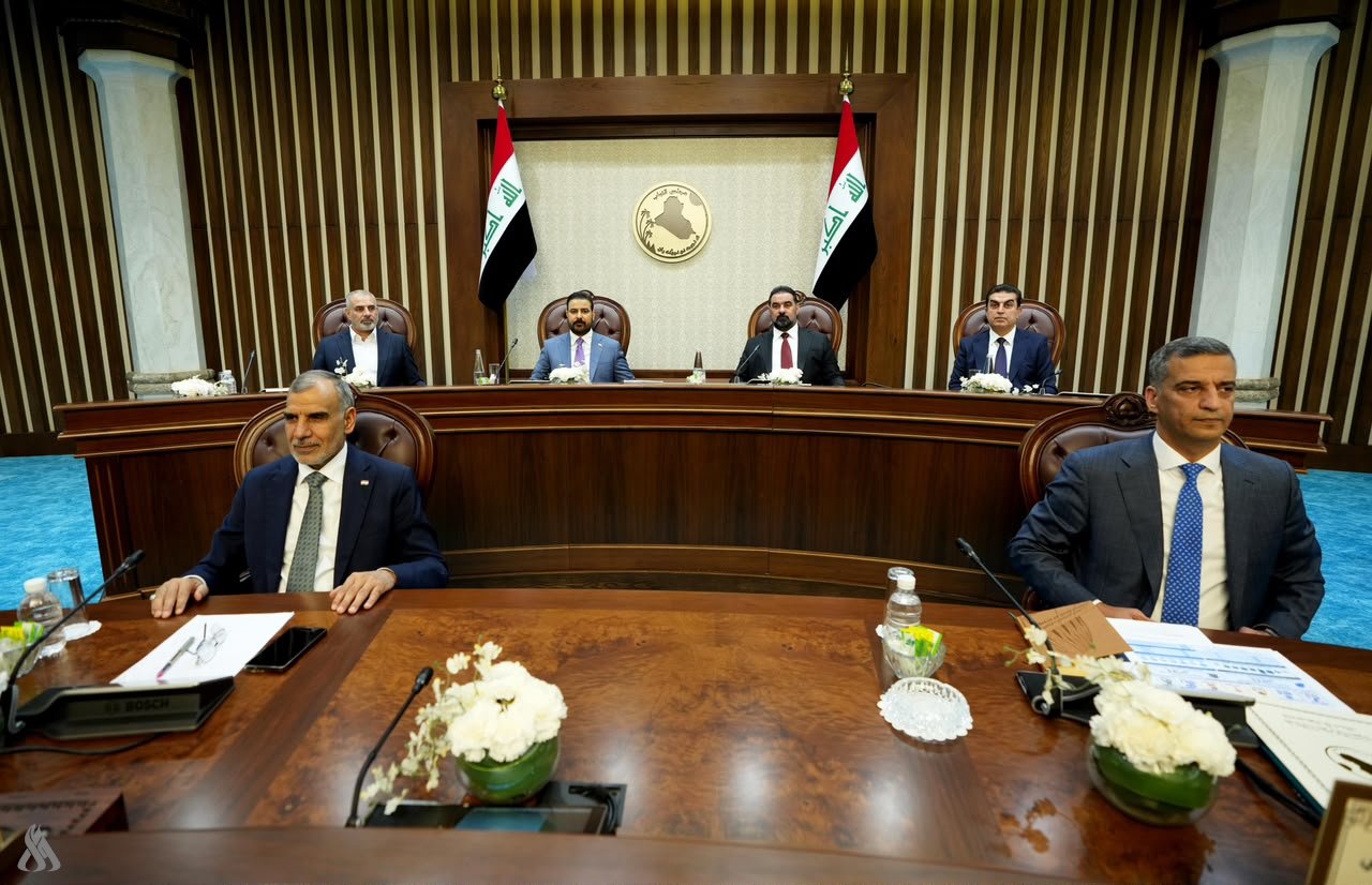 وزير المالية: ملزمون بدفع الرواتب البالغة 7.7 تريليون دينار شهرياً