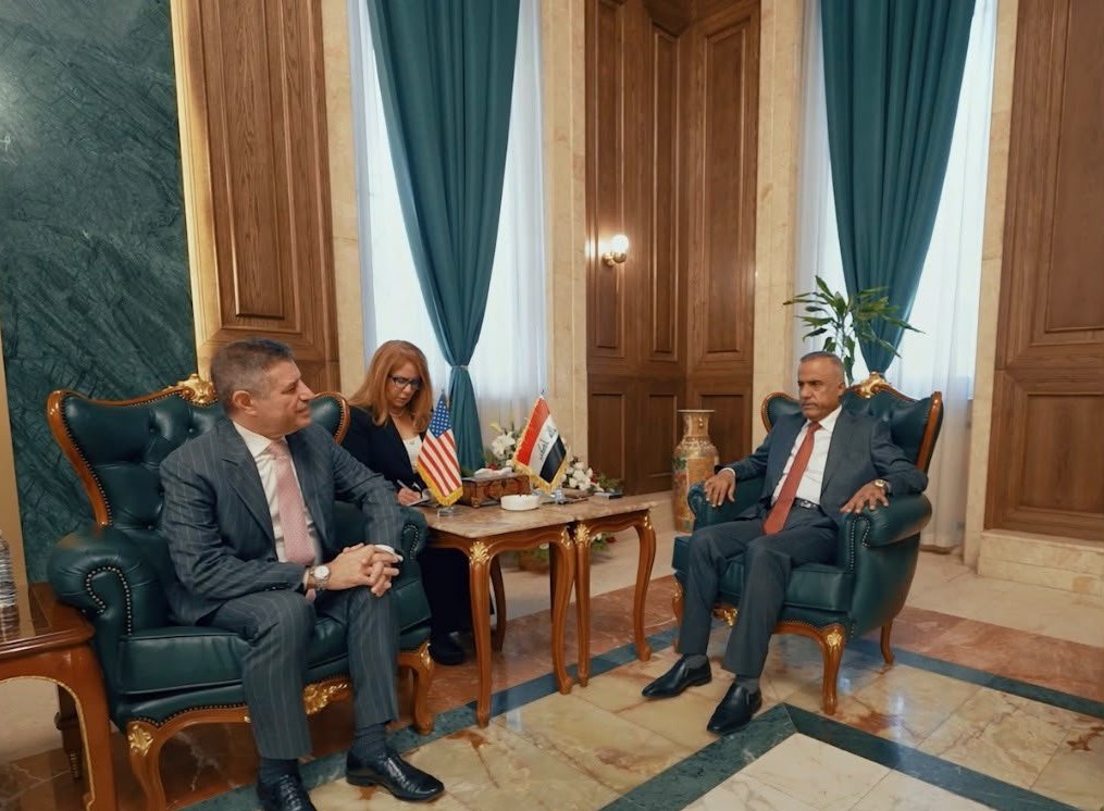 وزير الدفاع يبحث مع القائم بالأعمال الأمريكي تعزيز التعاون بين بغداد وواشنطن