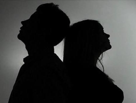 دراسة تكشف اختلافًا في الإحساس بالألم.. النساء أكثر تأثرًا من الرجال