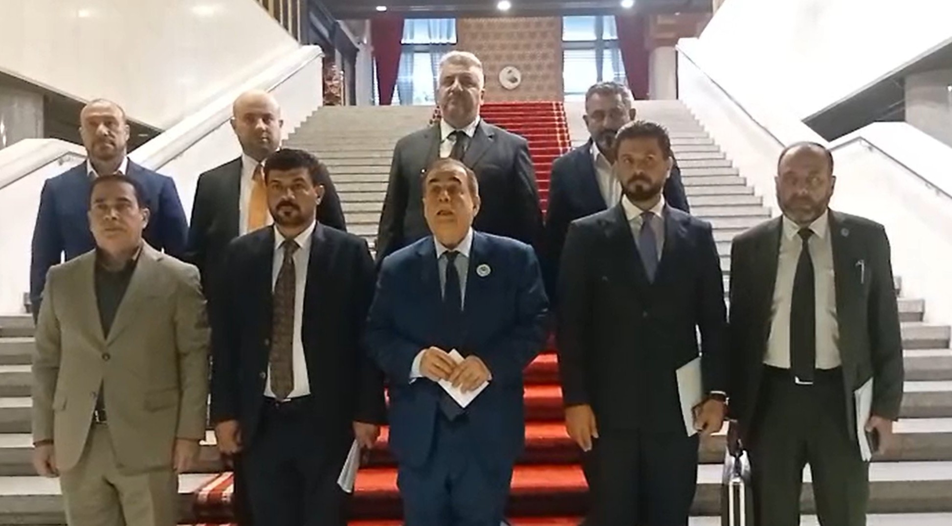 نائب: رئيس الوزراء سيحضر برفقة وزير المالية ومحافظ المركزي في البرلمان مساء اليوم